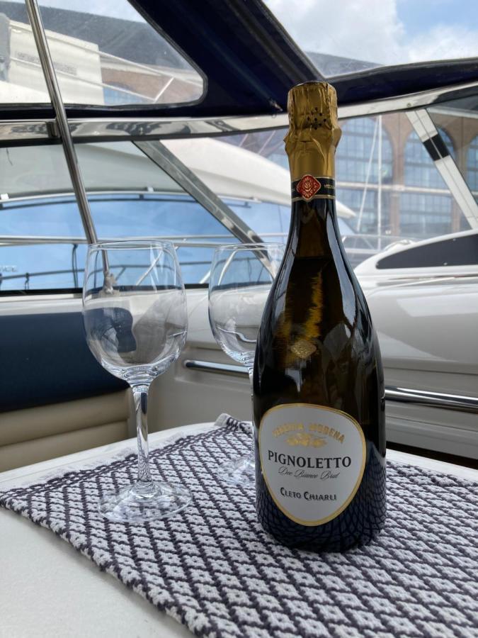 Entire Boat At St Katherine Docks 2 Available Select Using Room Options Londyn Zewnętrze zdjęcie